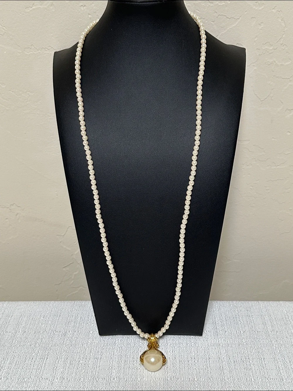 NR Avon Faux Pearl Drop Pendant Vintage Necklace
